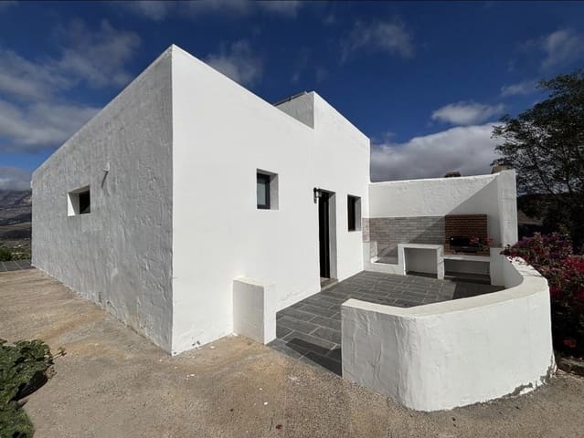 Finca/Casa Rural de 2 habitaciones en Santa Lucía de Tirajana en alquiler - 690 € (Ref: 9443029)