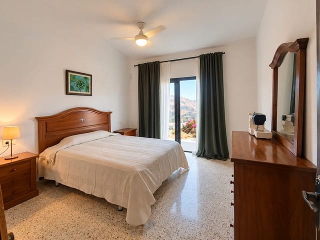 2 soverom Finca/Herregård til leie i Santa Lucía de Tirajana med garasje - € 690 (Ref: 9443029)