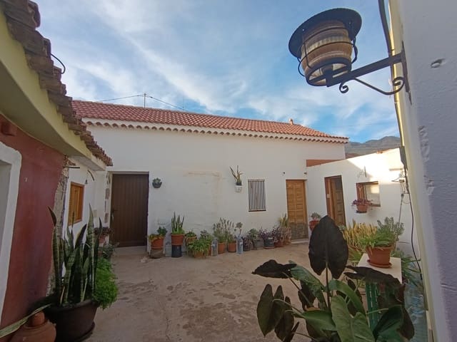3 slaapkamer Finca/Landhuis te koop in Santa Lucía de Tirajana - € 219.000 (Ref: 9449896)