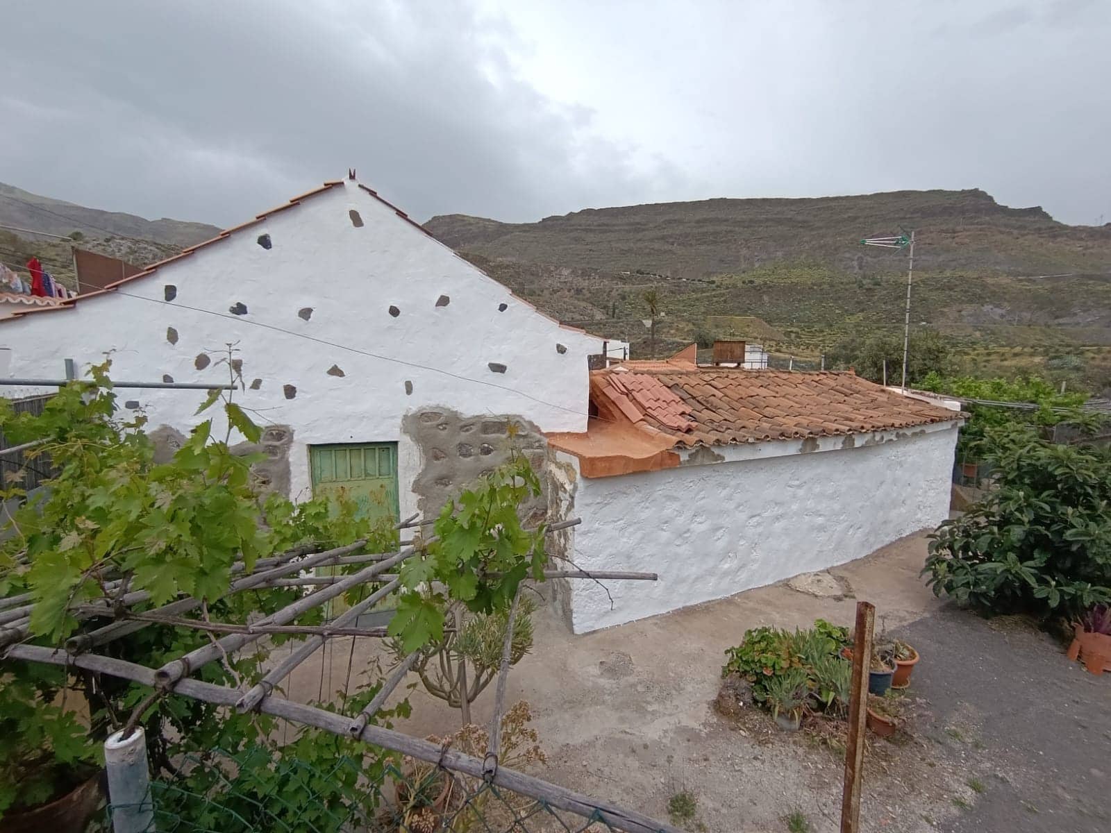 3 bedroom Finca/Country House for sale in Santa Lucia de Tirajana - € 219,000 (Ref: 9449896)