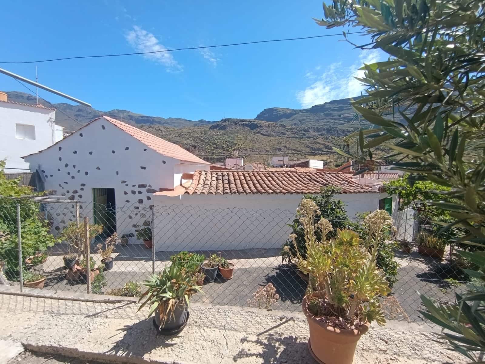 3 bedroom Finca/Country House for sale in Santa Lucia de Tirajana - € 219,000 (Ref: 9449896)