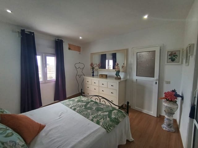 1 slaapkamer Rijtjeshuis te huur in Vecindario, Santa Lucía de Tirajana - € 750 (Ref: 9643652)