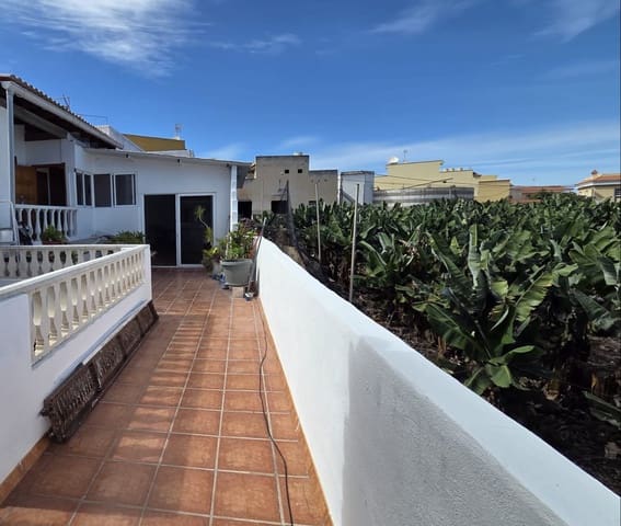 Piso de 2 habitaciones en Firgas en alquiler con garaje - 900 € (Ref: 9660773)