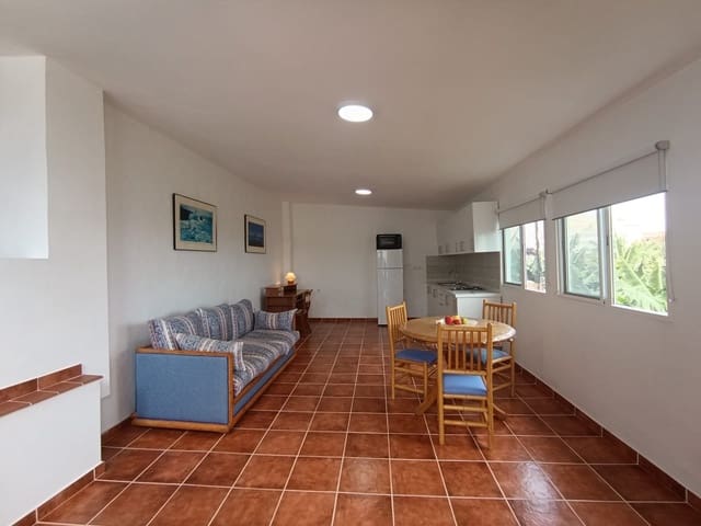 Piso de 2 habitaciones en Firgas en alquiler con garaje - 900 € (Ref: 9660773)