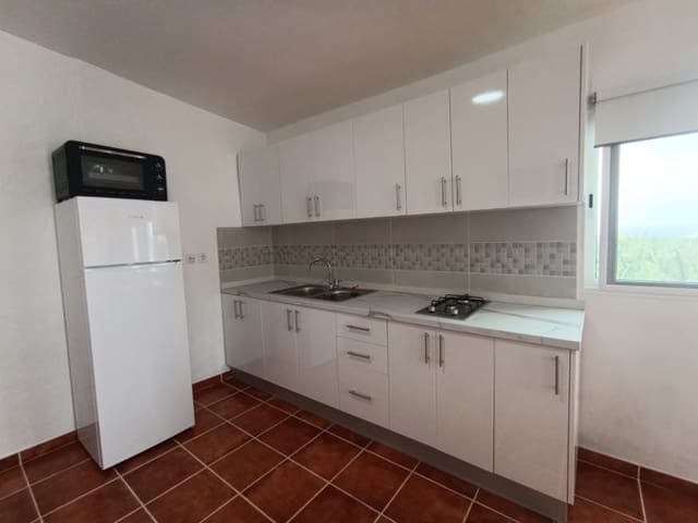 Piso de 2 habitaciones en Firgas en alquiler con garaje - 900 € (Ref: 9660773)
