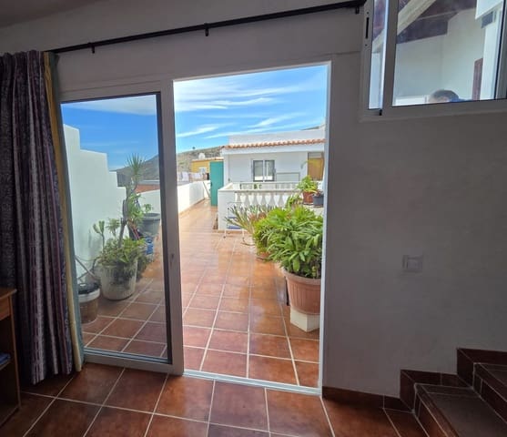 Piso de 2 habitaciones en Firgas en alquiler con garaje - 900 € (Ref: 9660773)