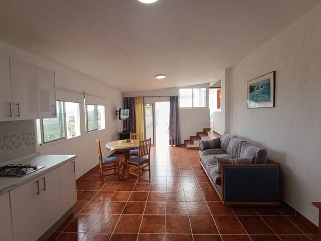 Piso de 2 habitaciones en Firgas en alquiler con garaje - 900 € (Ref: 9660773)