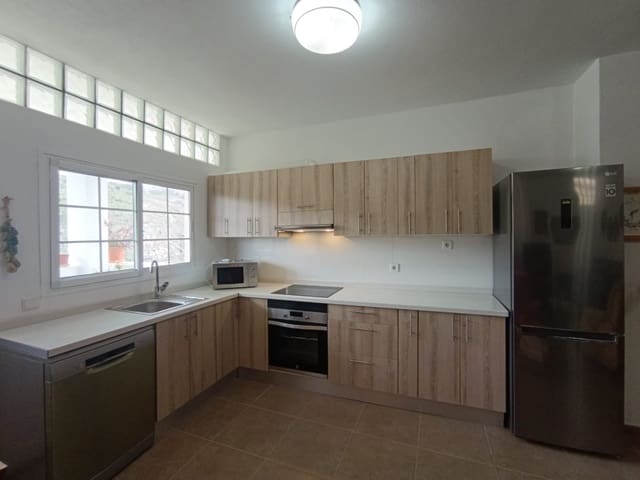 Piso de 2 habitaciones en Firgas en alquiler con garaje - 1.200 € (Ref: 9660791)