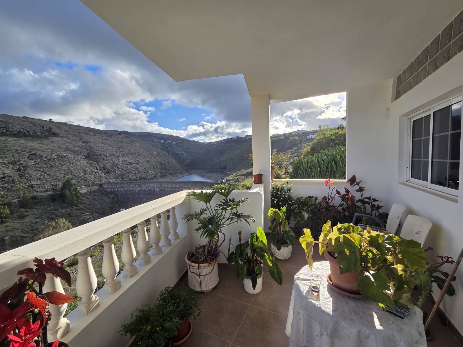 2 bedroom Flat for rent in Firgas with garage - € 1,200 (Ref: 9660791)