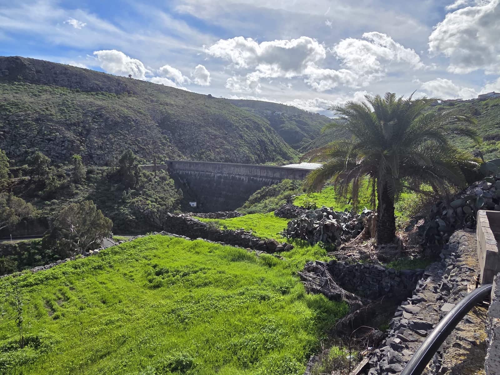 2 bedroom Flat for rent in Firgas with garage - € 1,200 (Ref: 9660791)