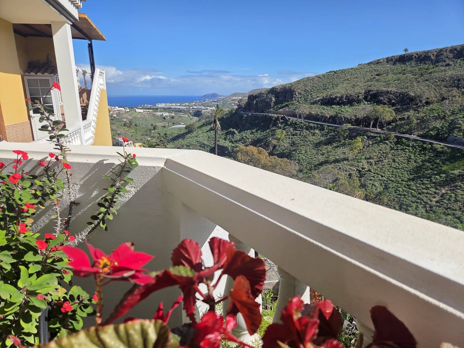 2 bedroom Flat for rent in Firgas with garage - € 1,200 (Ref: 9660791)