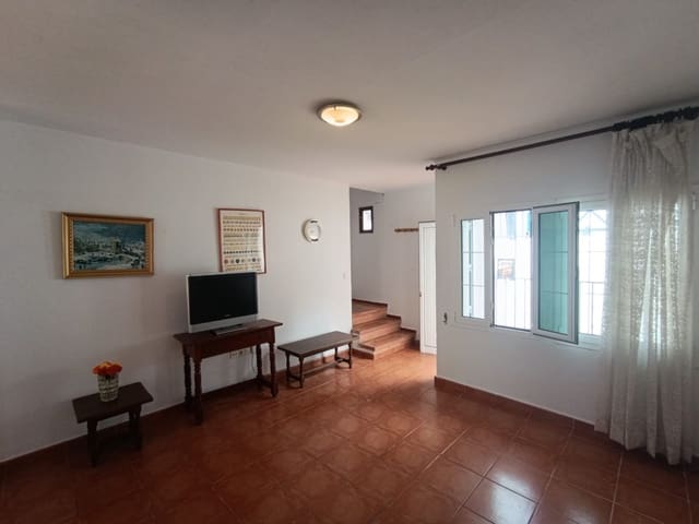 3 quarto Moradia em Banda para venda em Santa Lucía de Tirajana - 140 000 € (Ref: 9803853)