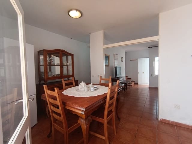 3 quarto Moradia em Banda para venda em Santa Lucía de Tirajana - 140 000 € (Ref: 9803853)