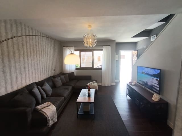 2 bedroom Terraced Villa for rent in Agüimes - € 1,450 (Ref: 9886375)