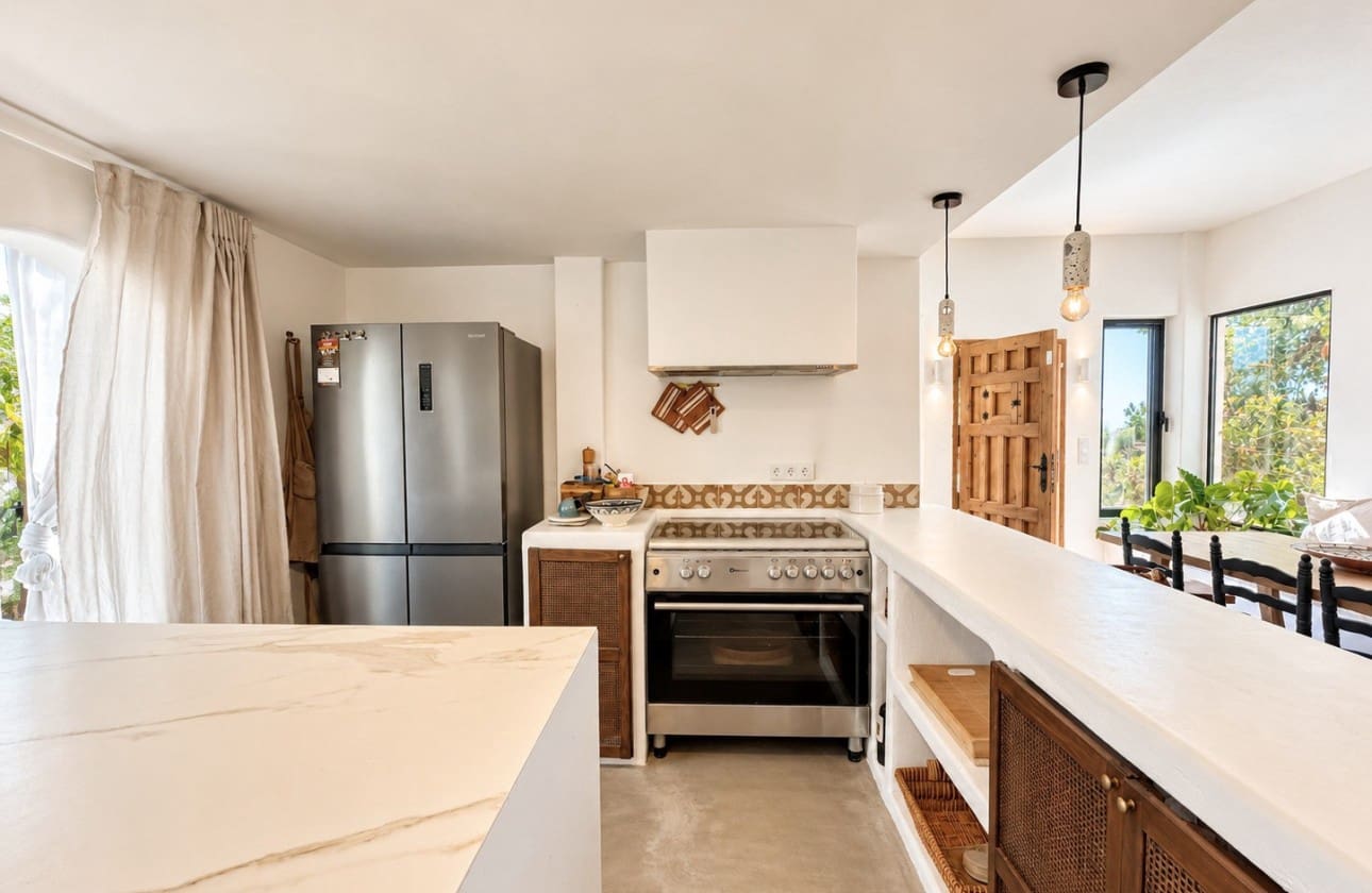 Chalet de 4 habitaciones en Llíria en venta con piscina - 650.000 € (Ref: 10023460)