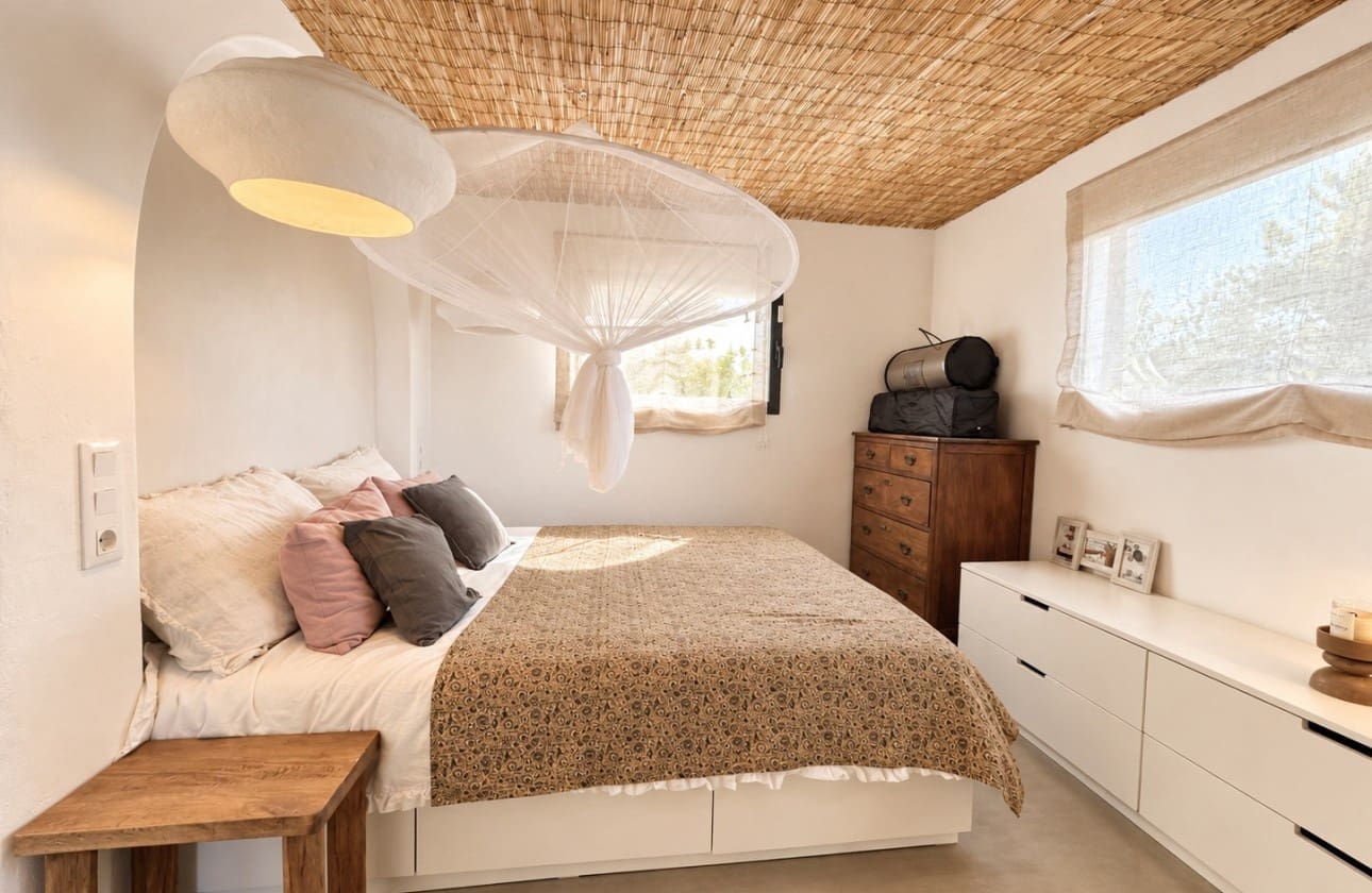 Chalet de 4 habitaciones en Llíria en venta con piscina - 650.000 € (Ref: 10023460)