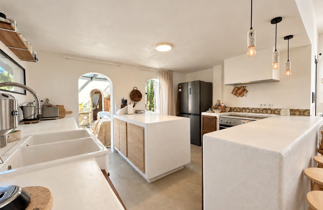 Chalet de 4 habitaciones en Llíria en venta con piscina - 650.000 € (Ref: 10023460)