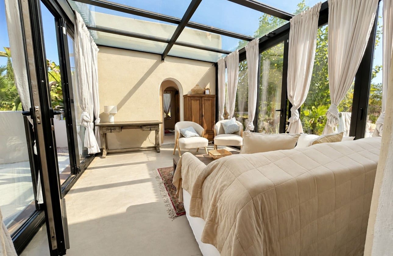 Chalet de 4 habitaciones en Llíria en venta con piscina - 650.000 € (Ref: 10023460)