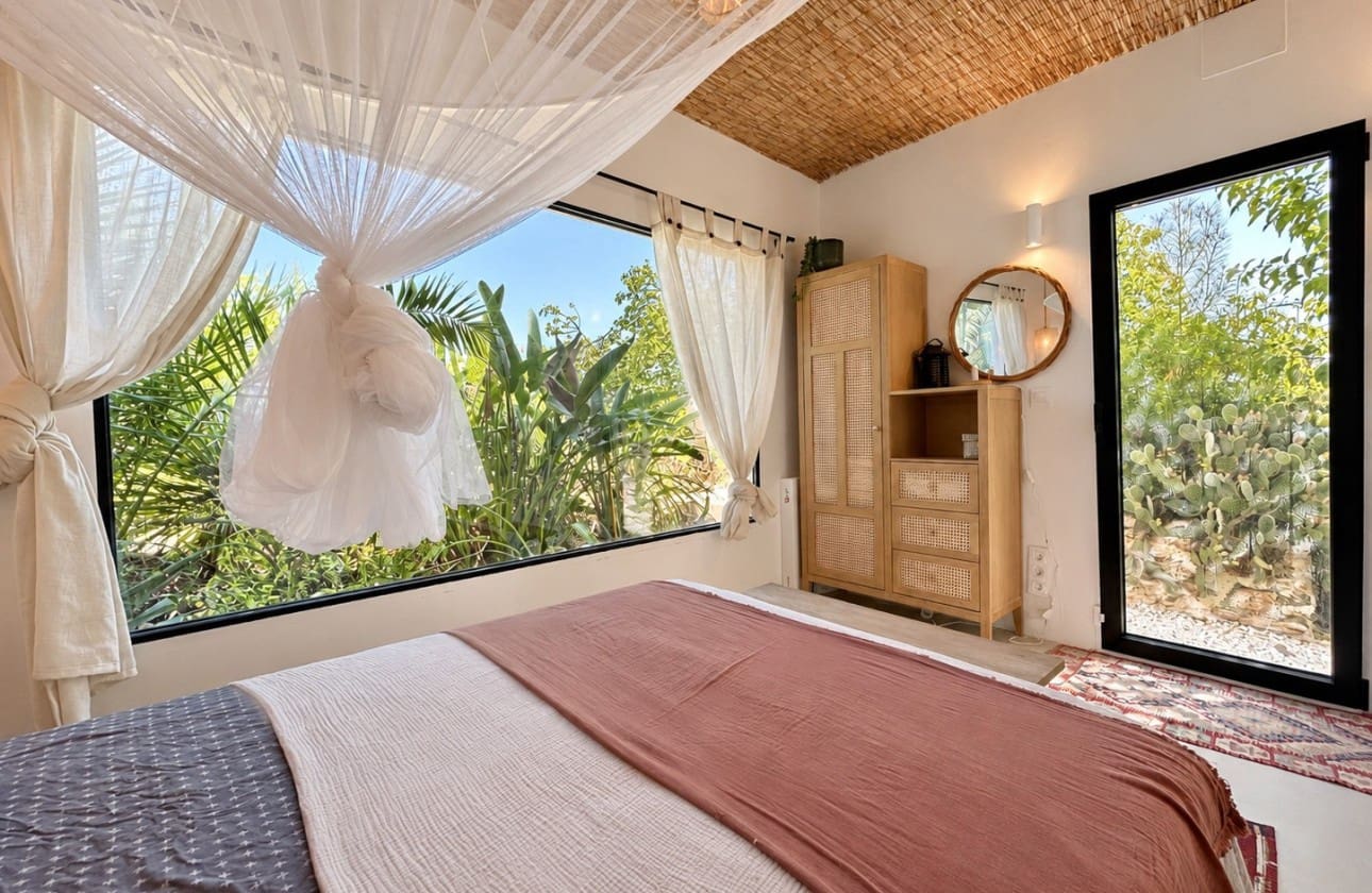 Chalet de 4 habitaciones en Llíria en venta con piscina - 650.000 € (Ref: 10023460)