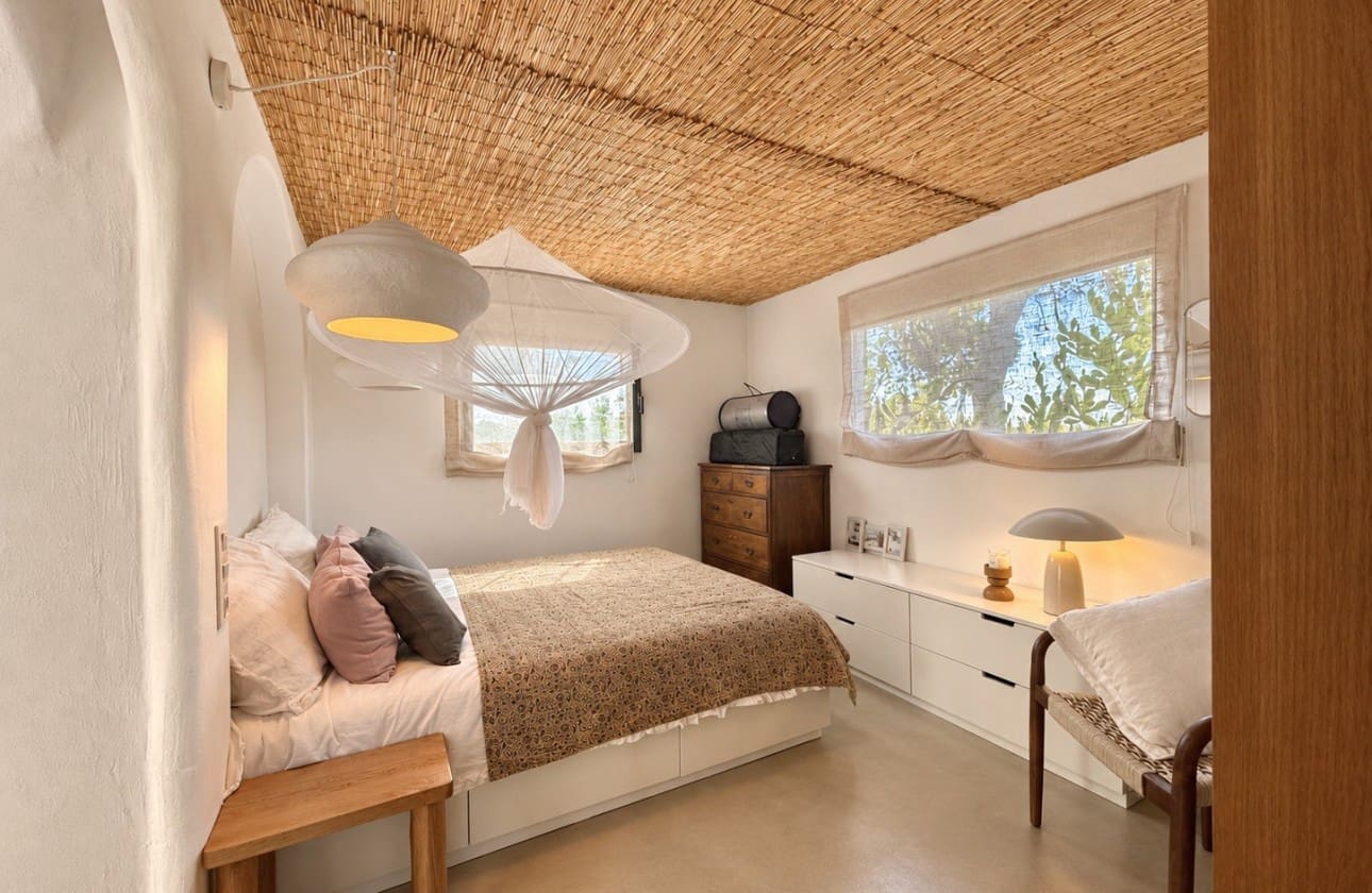 Chalet de 4 habitaciones en Llíria en venta con piscina - 650.000 € (Ref: 10023460)