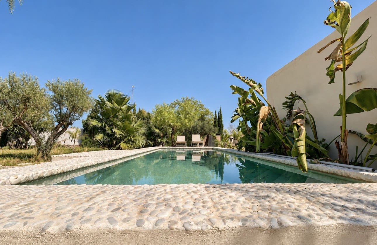 Chalet de 4 habitaciones en Llíria en venta con piscina - 650.000 € (Ref: 10023460)