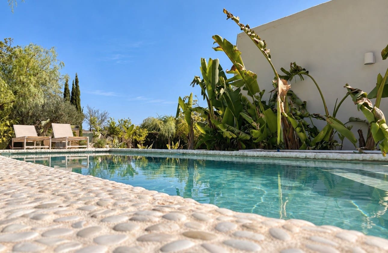 Chalet de 4 habitaciones en Llíria en venta con piscina - 650.000 € (Ref: 10023460)