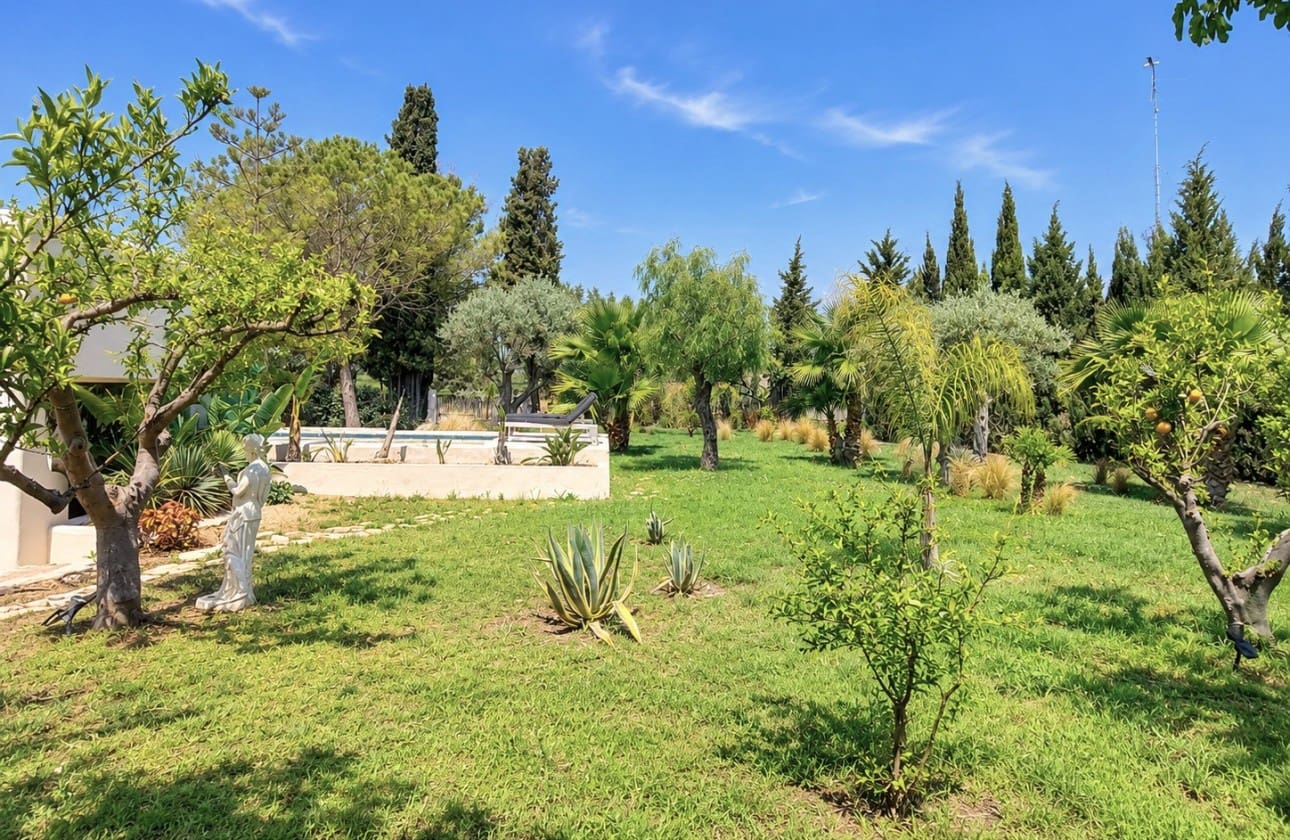 Chalet de 4 habitaciones en Llíria en venta con piscina - 650.000 € (Ref: 10023460)