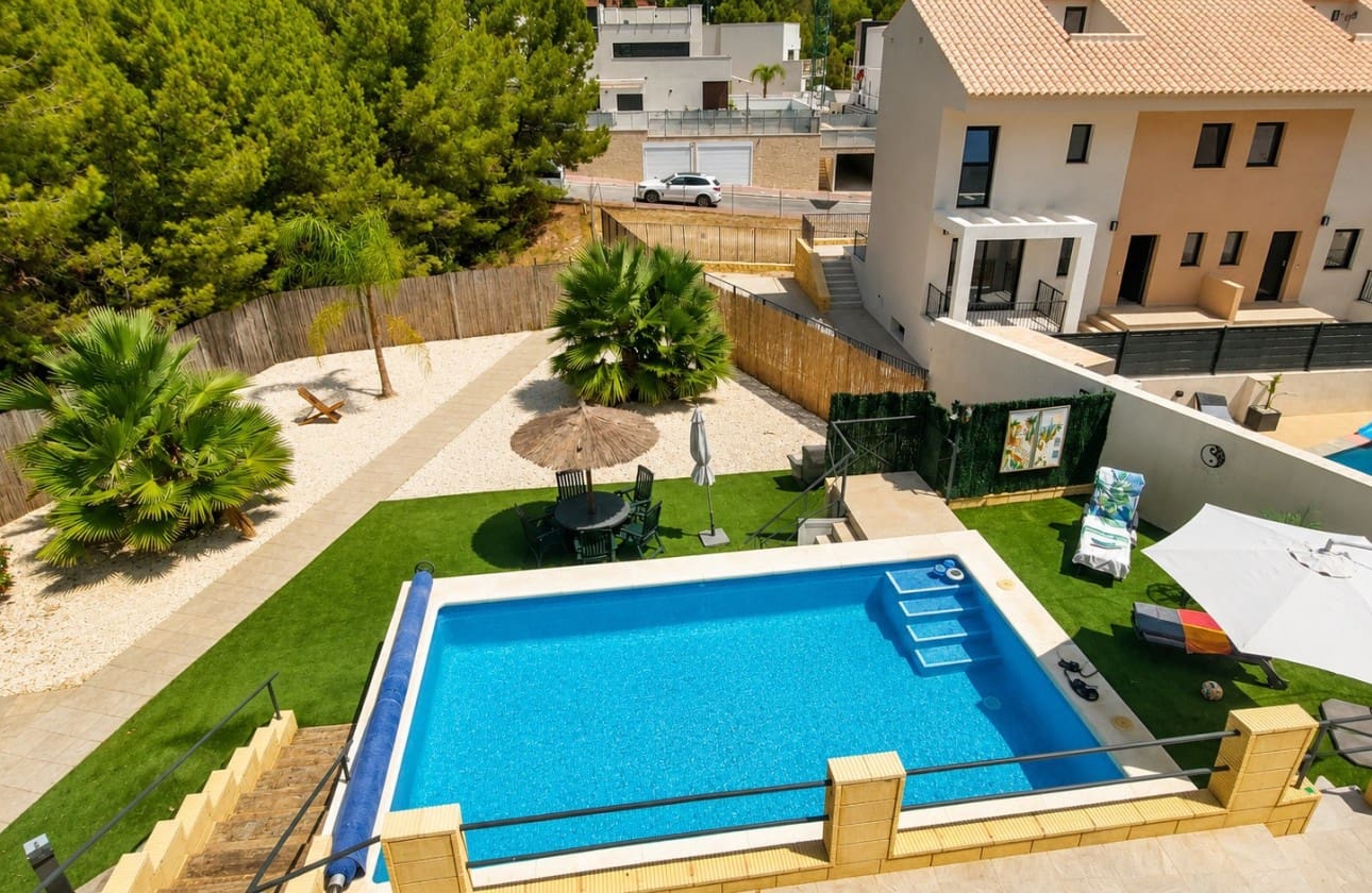 3 slaapkamer Villa te koop in La Nucia met zwembad garage - € 640.000 (Ref: 10033349)