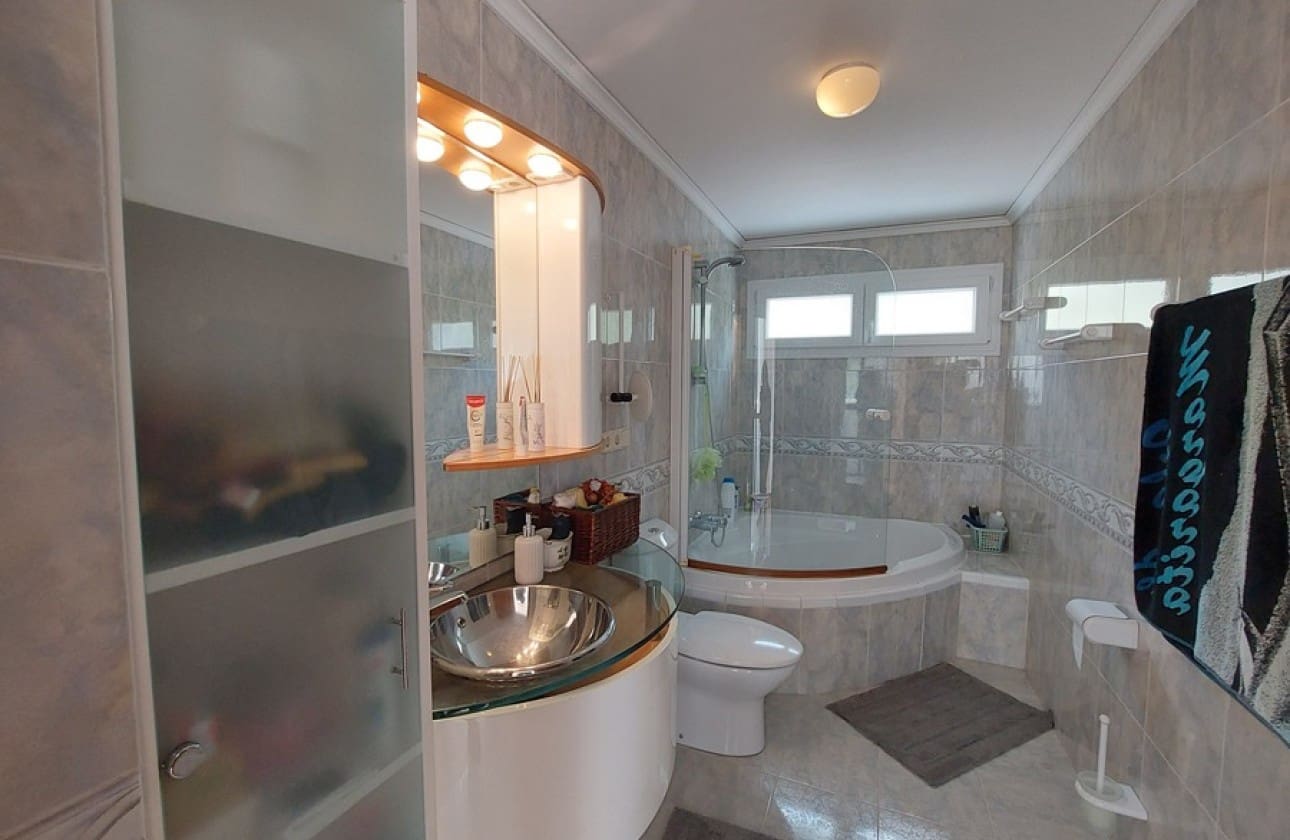 4 soveværelse Villa til salg i Altea med swimmingpool garage - € 525.000 (Ref: 10118601)