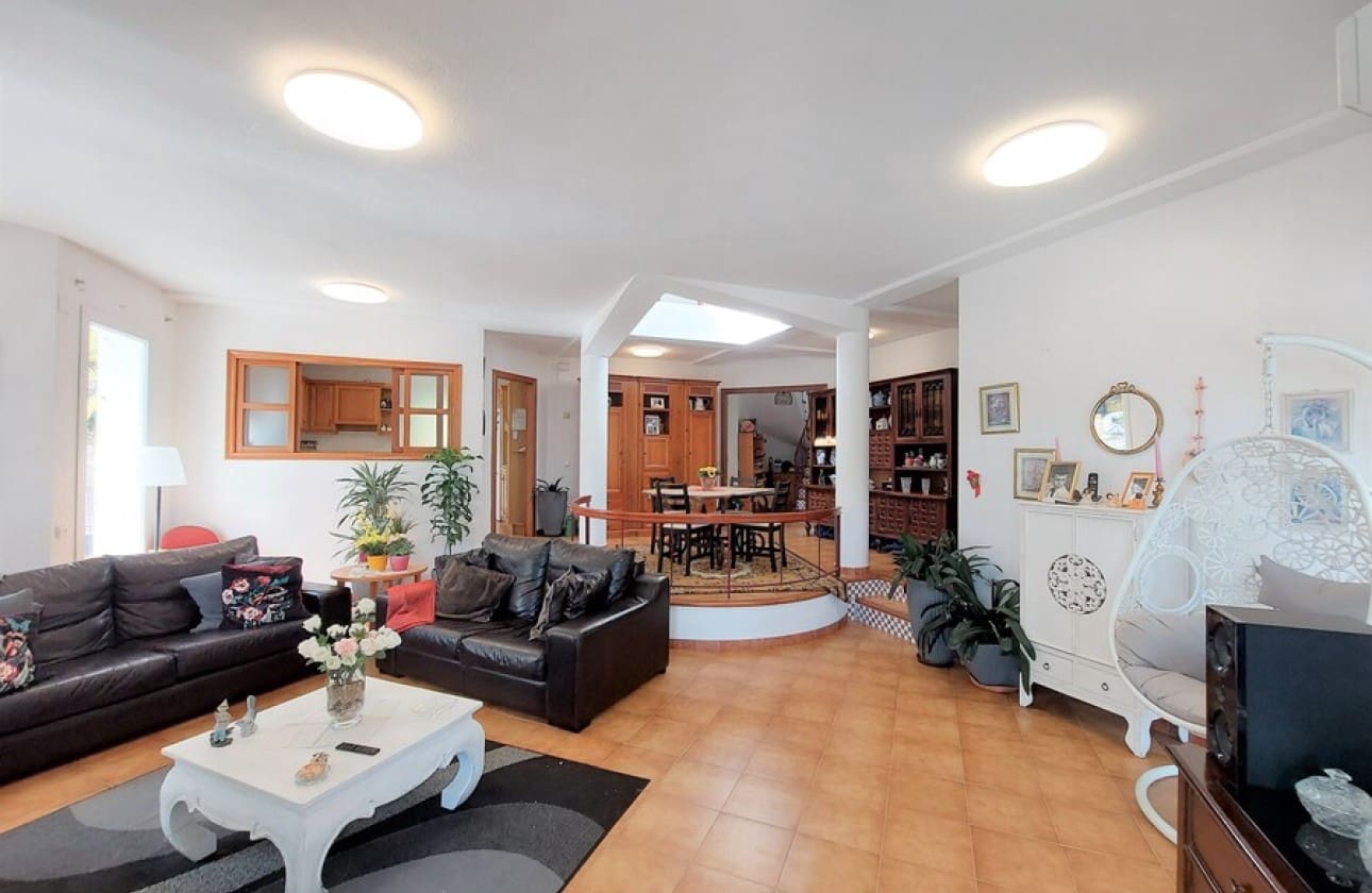 4 soveværelse Villa til salg i Altea med swimmingpool garage - € 525.000 (Ref: 10118601)
