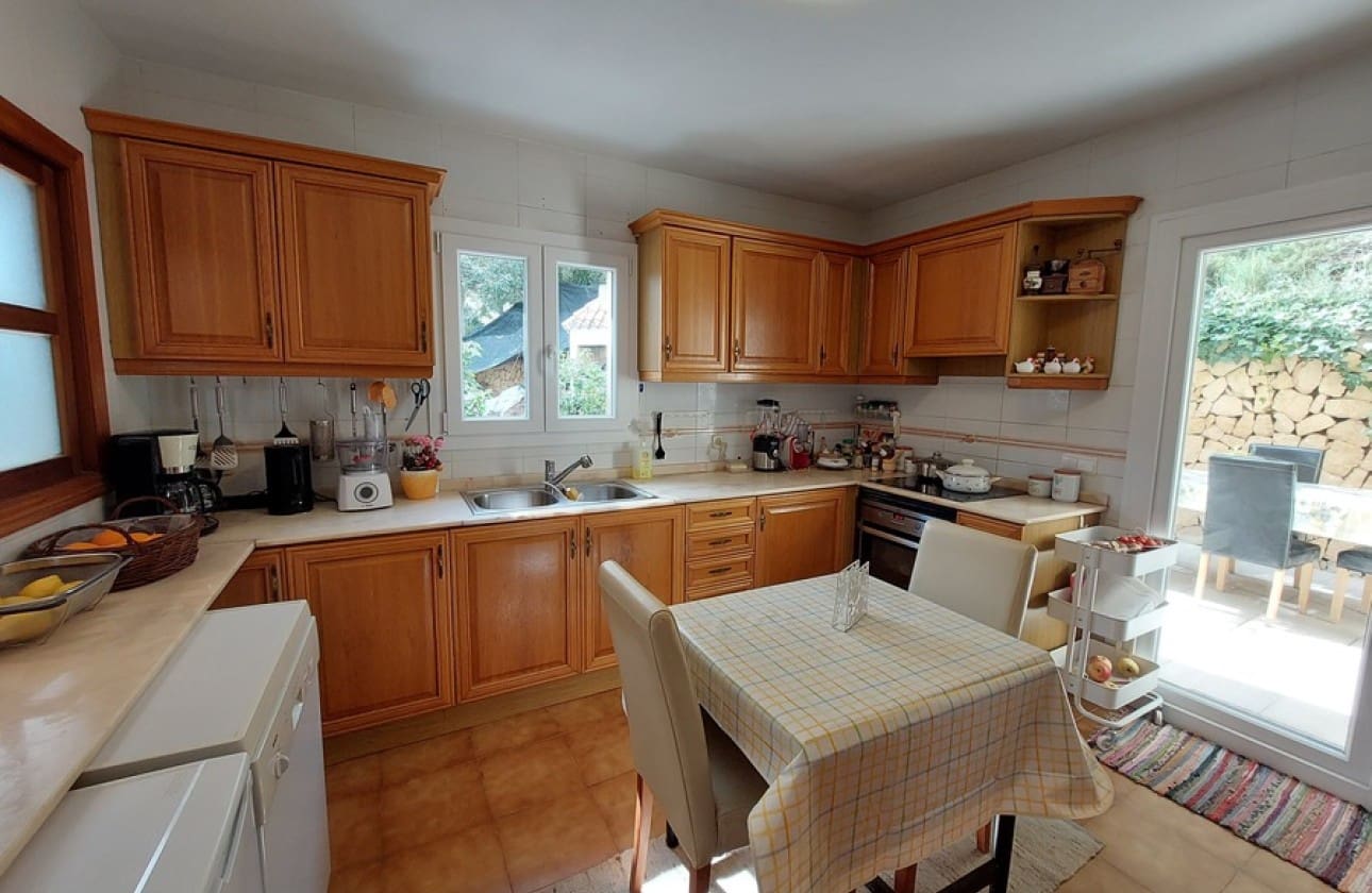 4 soveværelse Villa til salg i Altea med swimmingpool garage - € 525.000 (Ref: 10118601)