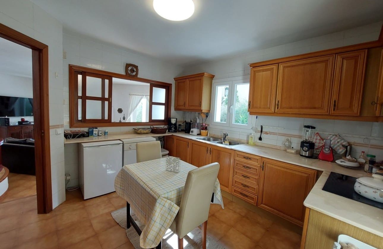 4 soveværelse Villa til salg i Altea med swimmingpool garage - € 525.000 (Ref: 10118601)