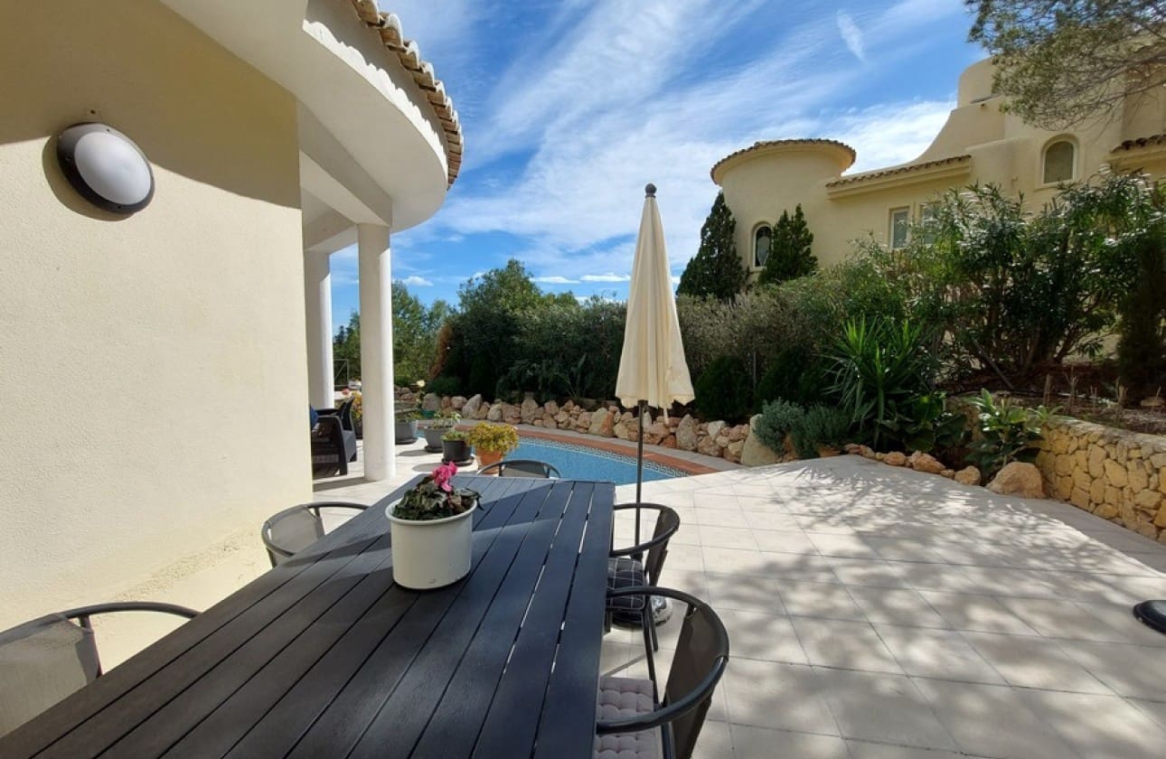 4 soveværelse Villa til salg i Altea med swimmingpool garage - € 525.000 (Ref: 10118601)