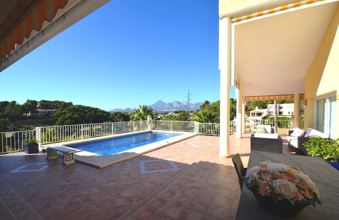 4 bedroom Villa for sale in Altea la Vella with pool garage - € 1,125,000 (Ref: 7814783)