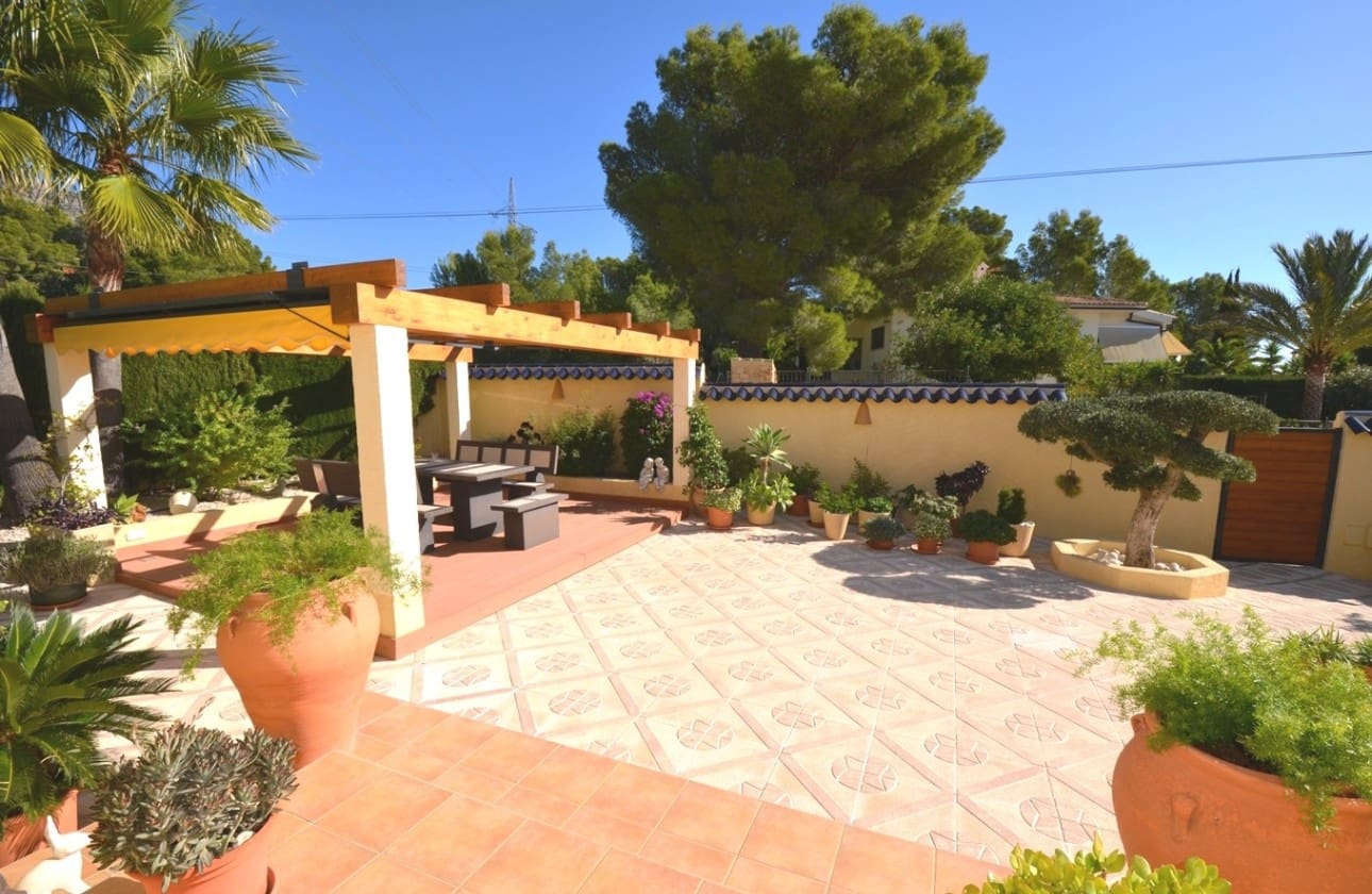 4 bedroom Villa for sale in Altea la Vella with pool garage - € 1,125,000 (Ref: 7814783)