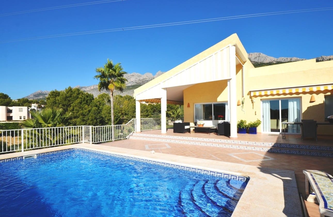 4 bedroom Villa for sale in Altea la Vella with pool garage - € 1,125,000 (Ref: 7814783)