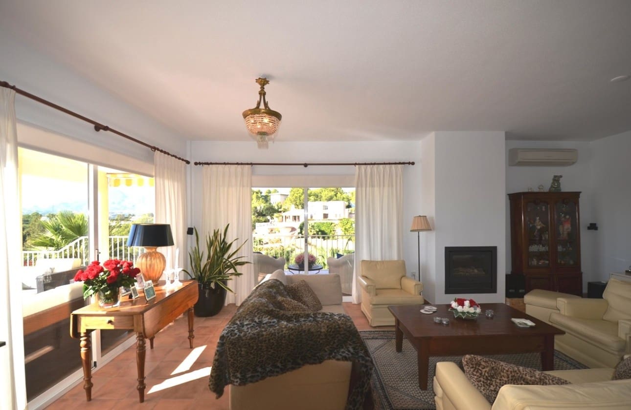 4 bedroom Villa for sale in Altea la Vella with pool garage - € 1,125,000 (Ref: 7814783)