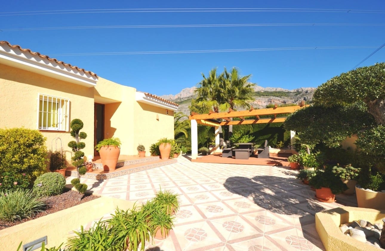 4 bedroom Villa for sale in Altea la Vella with pool garage - € 1,125,000 (Ref: 7814783)