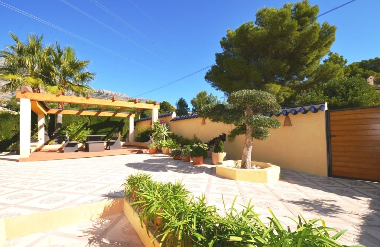 4 bedroom Villa for sale in Altea la Vella with pool garage - € 1,125,000 (Ref: 7814783)