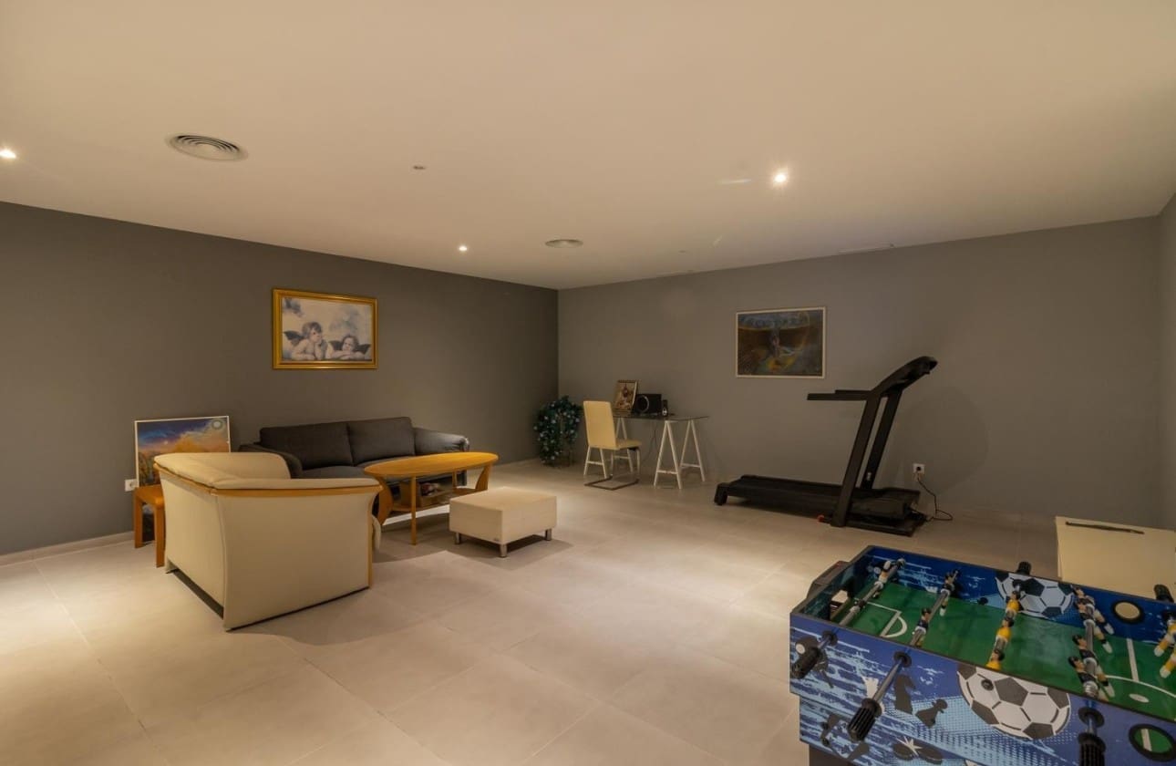 6 bedroom Villa for sale in Finestrat with pool - € 1,800,000 (Ref: 8317632)