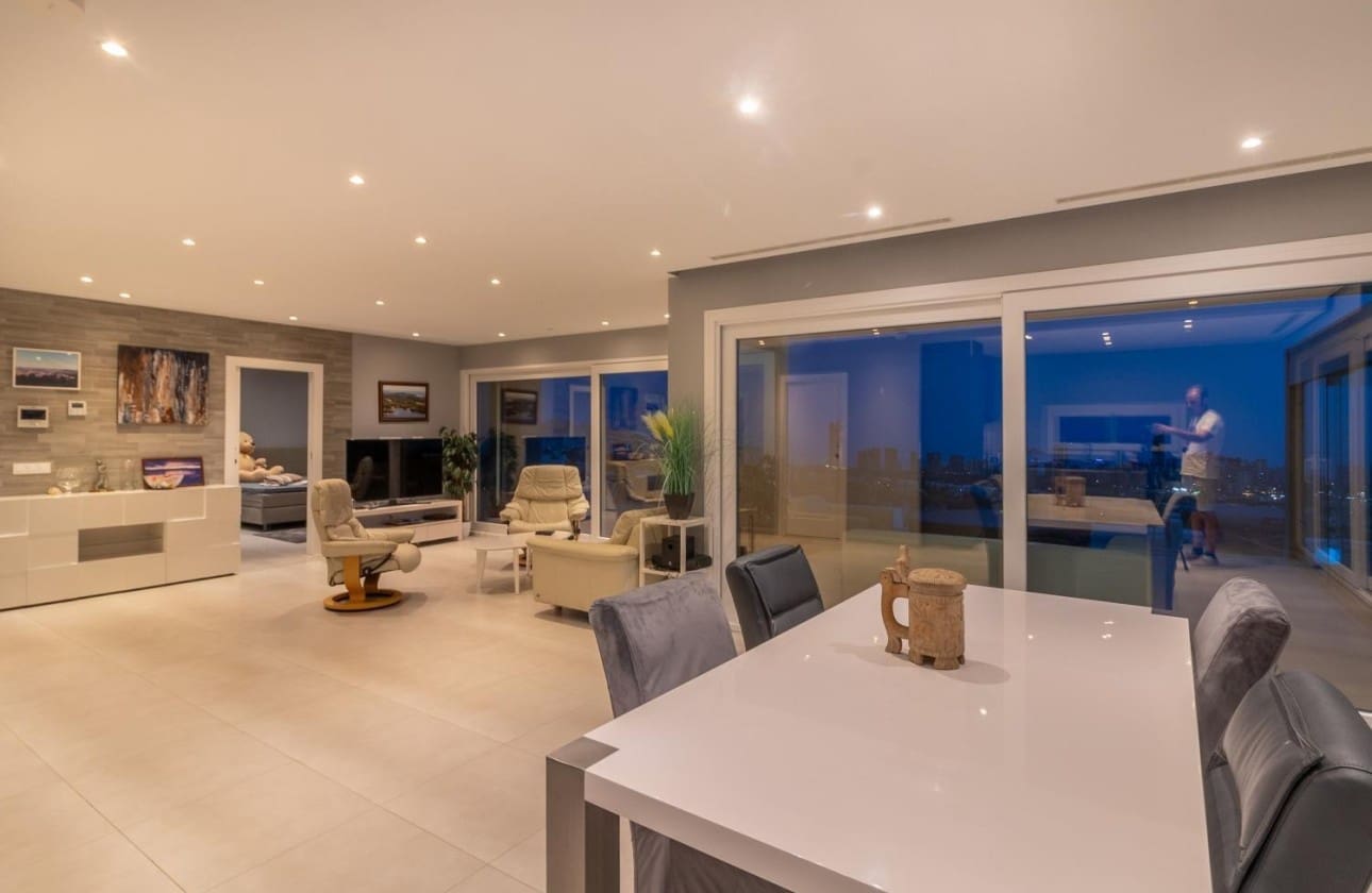 6 bedroom Villa for sale in Finestrat with pool - € 1,800,000 (Ref: 8317632)