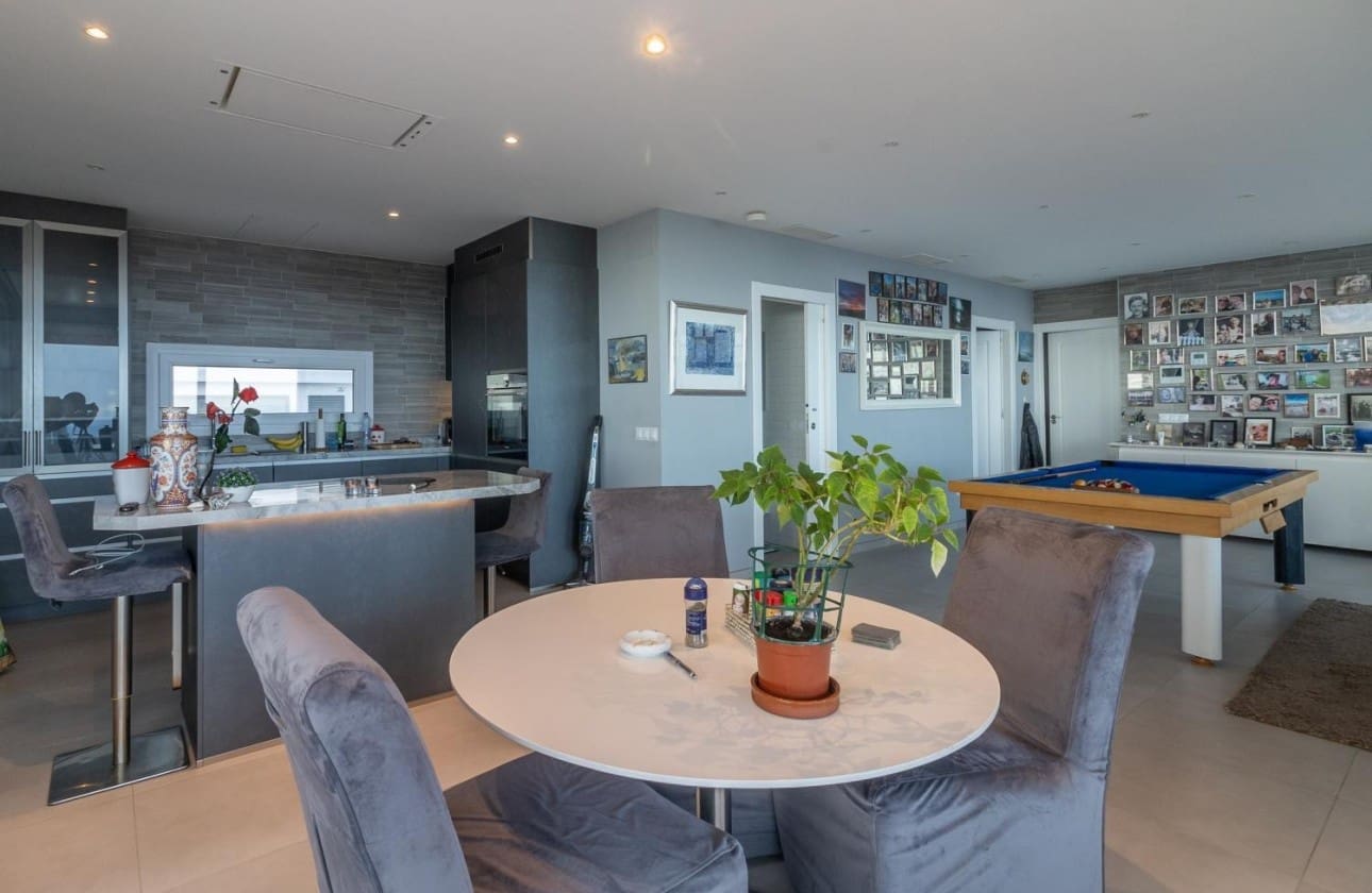 6 bedroom Villa for sale in Finestrat with pool - € 1,800,000 (Ref: 8317632)