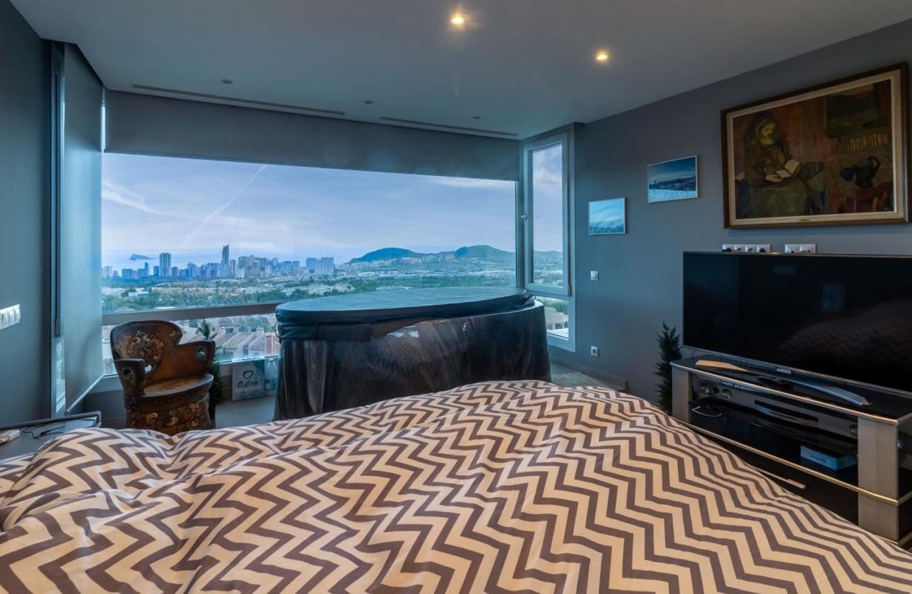 6 bedroom Villa for sale in Finestrat with pool - € 1,800,000 (Ref: 8317632)