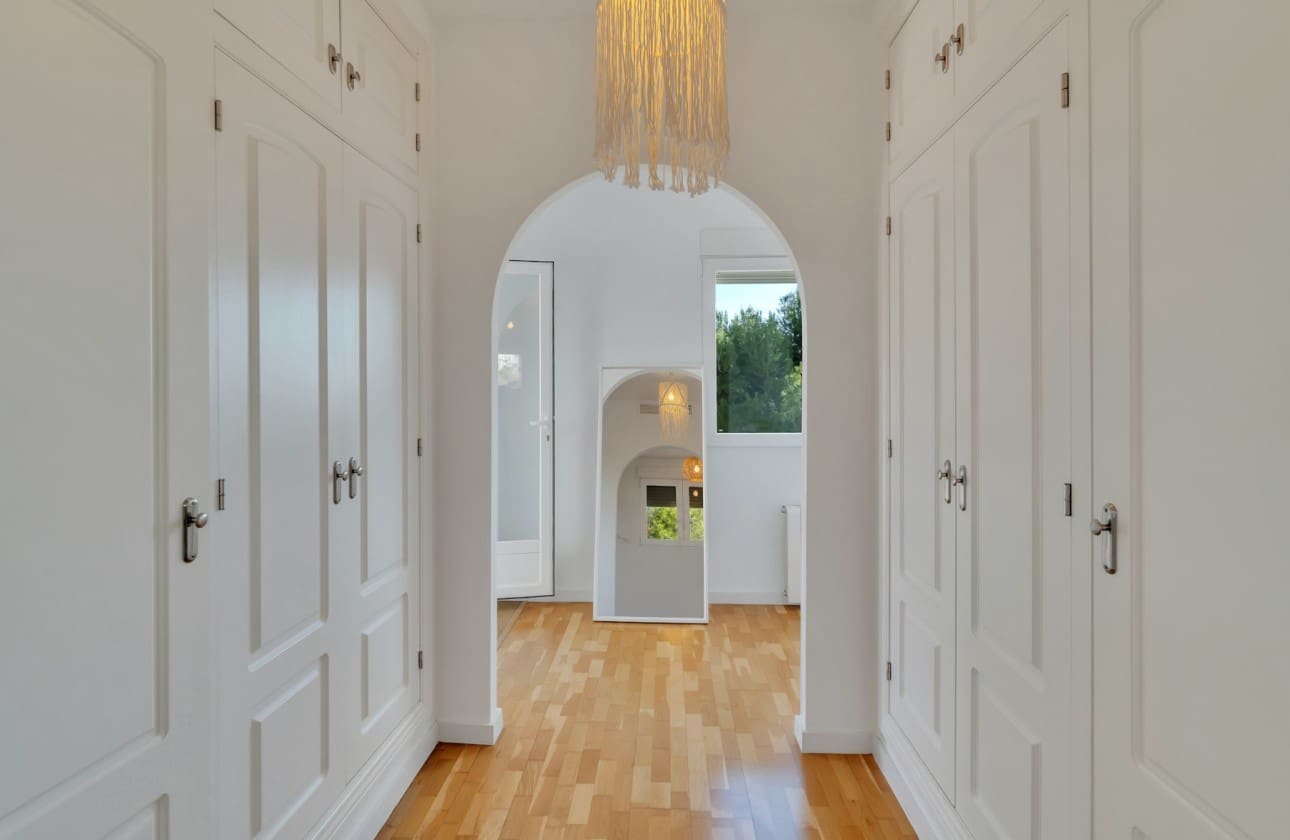 4 bedroom Villa for sale in Altea - € 1,100,000 (Ref: 8841778)