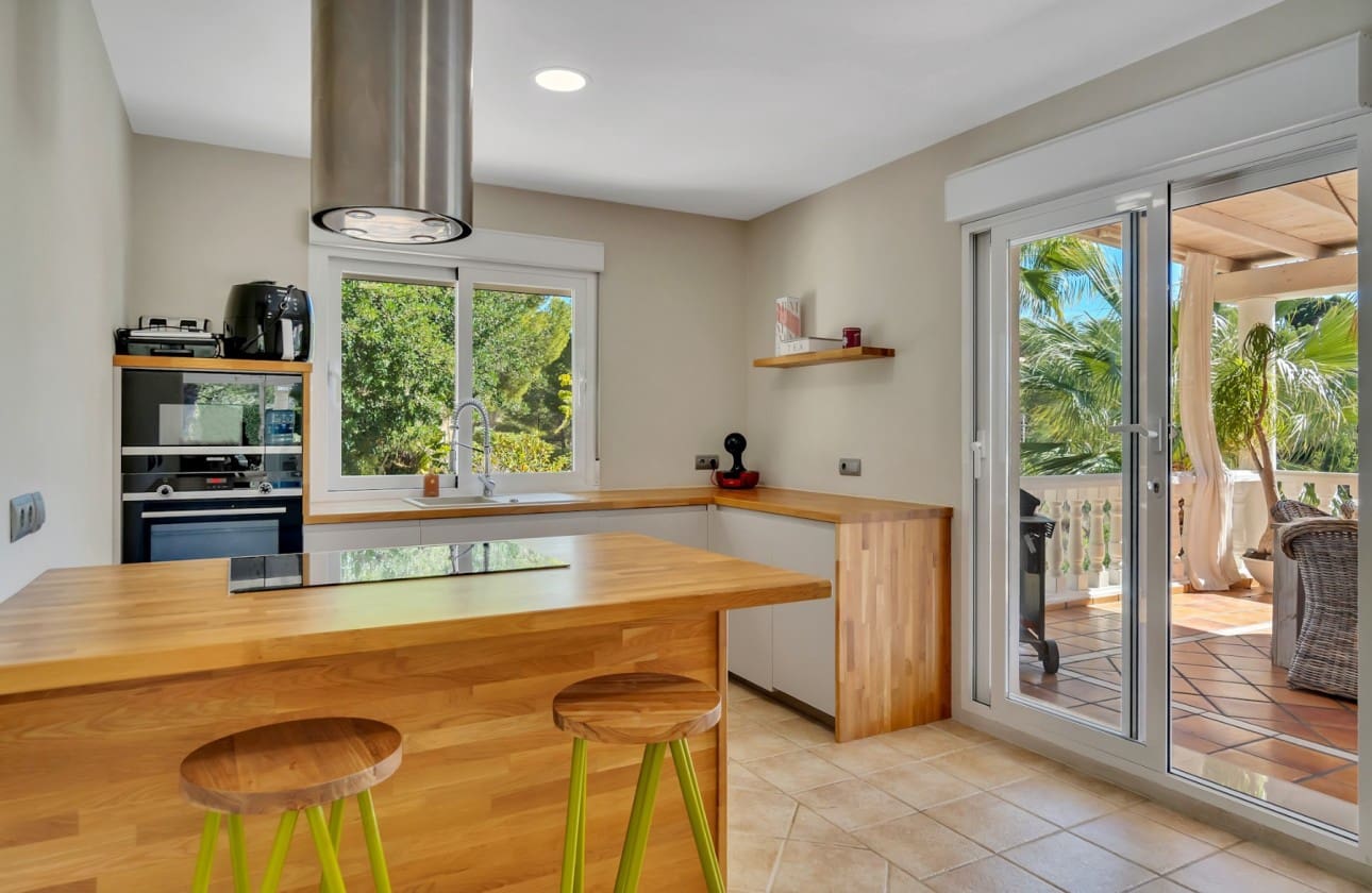 4 bedroom Villa for sale in Altea - € 1,100,000 (Ref: 8841778)