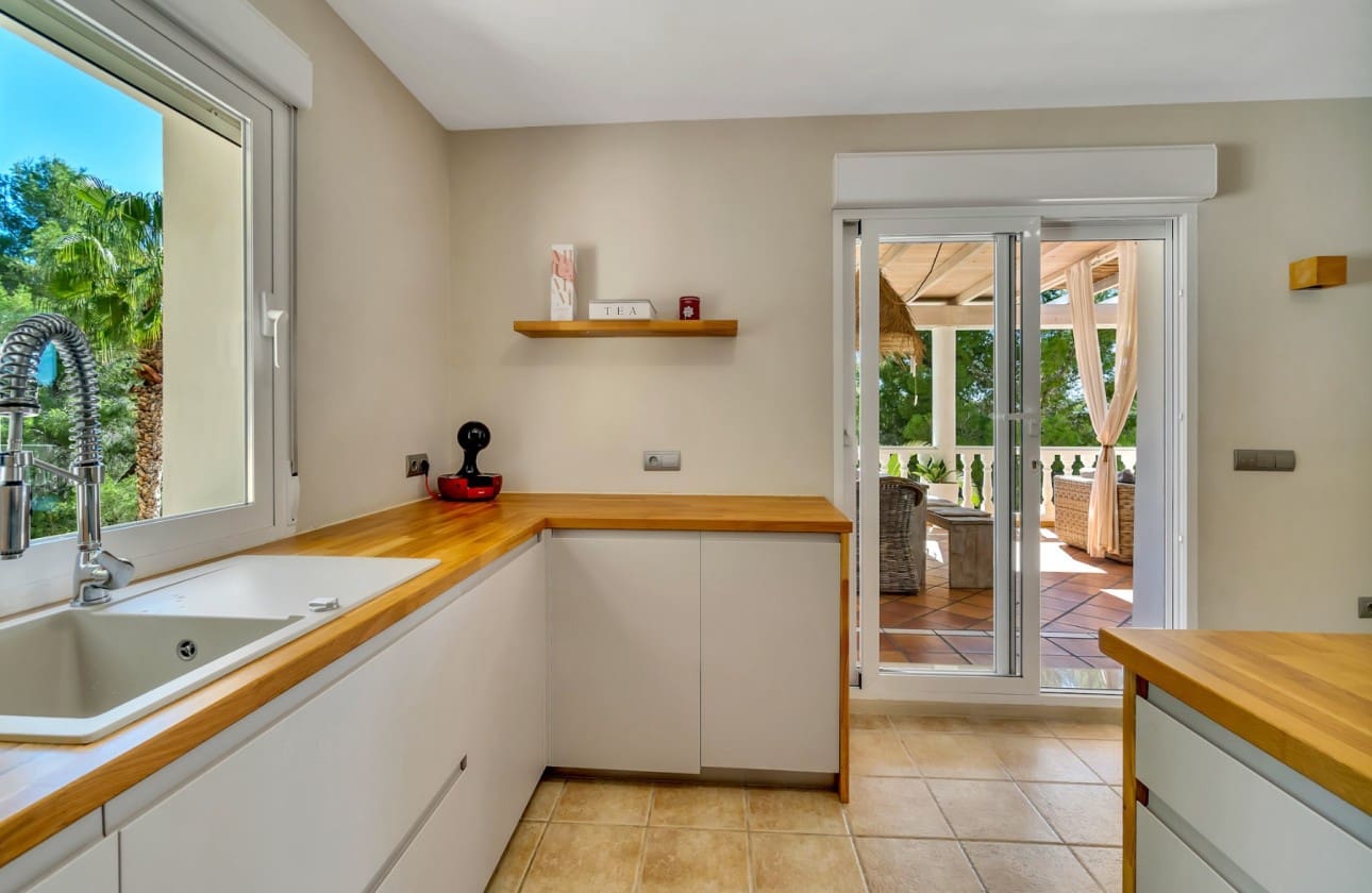 4 bedroom Villa for sale in Altea - € 1,100,000 (Ref: 8841778)