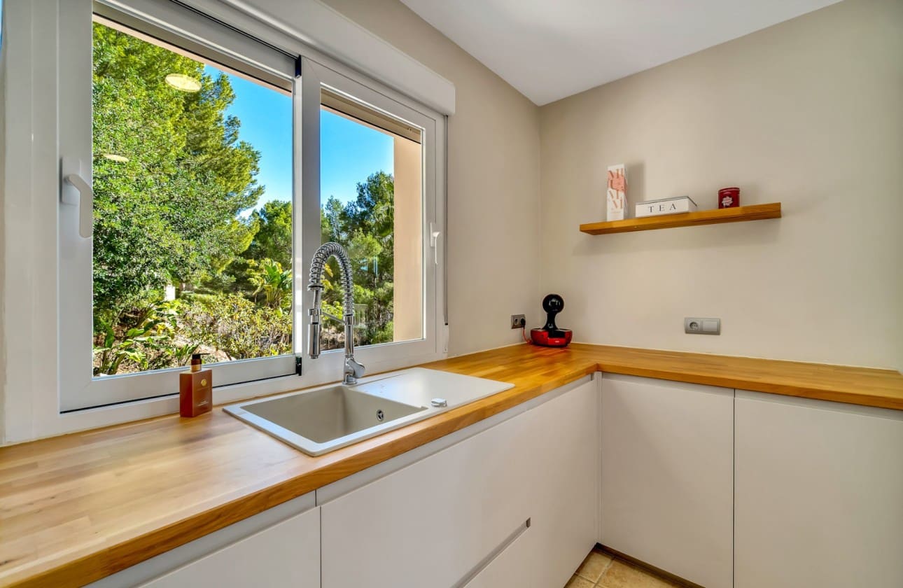 4 bedroom Villa for sale in Altea - € 1,100,000 (Ref: 8841778)