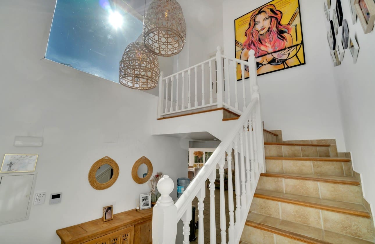 4 bedroom Villa for sale in Altea - € 1,100,000 (Ref: 8841778)