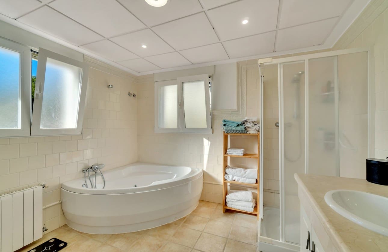 4 bedroom Villa for sale in Altea - € 1,100,000 (Ref: 8841778)