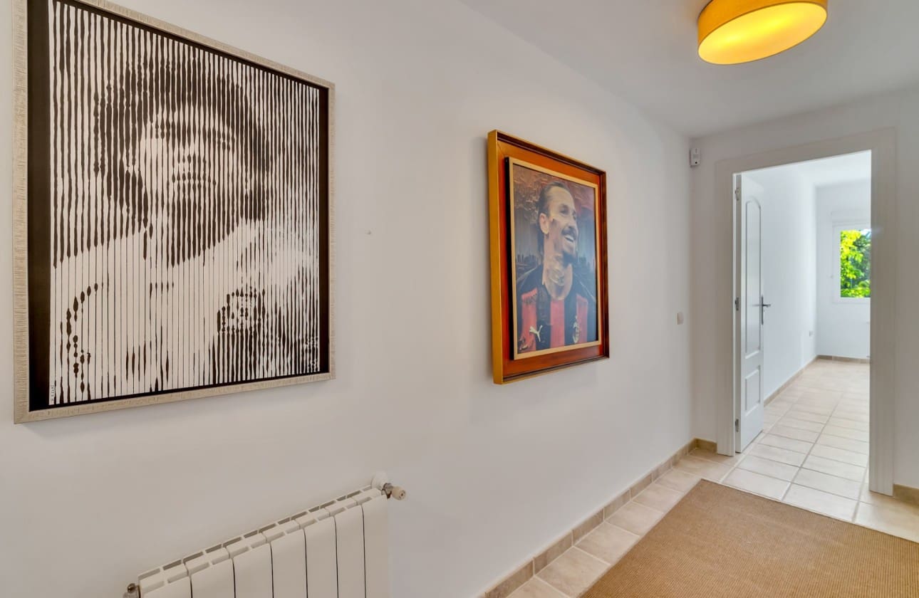 4 bedroom Villa for sale in Altea - € 1,100,000 (Ref: 8841778)